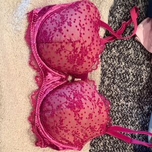 💕🪽💕Elegant Lace Push-Up Bra in Fuchsia NWOT 32D see all pics